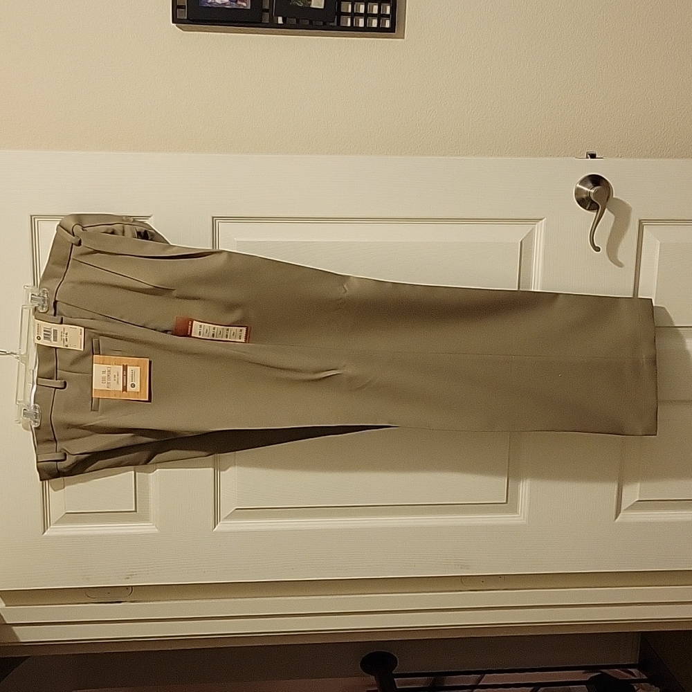 Mens khaki pants, 42x32